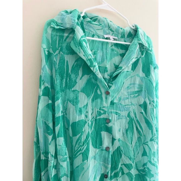 Olivaceous Buttoned Top - Picture 2 of 3